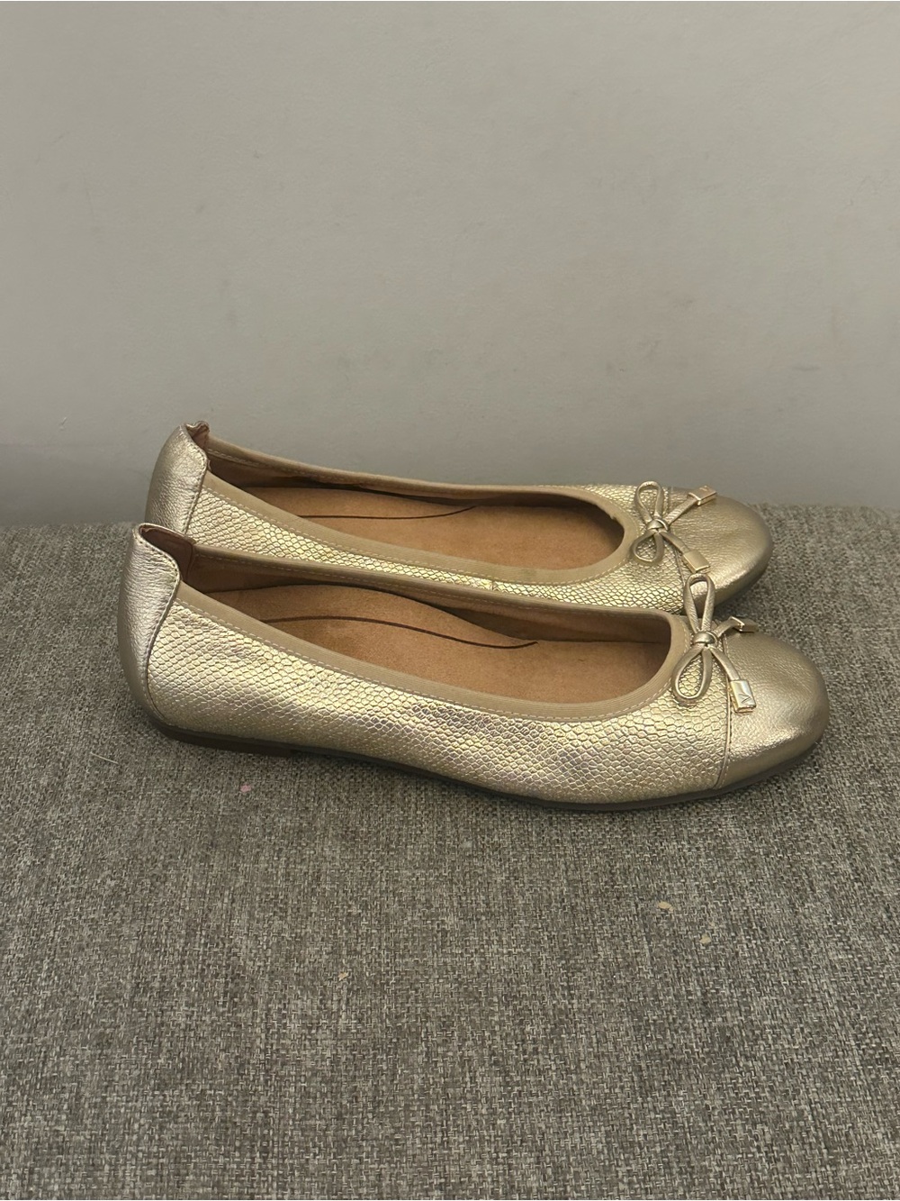 Vionic Gold Metallic Ballet Flats with Bow Detail